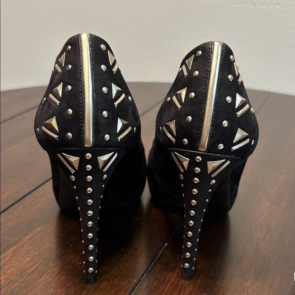 Gianni Bini platform peep toe suede heels 7M